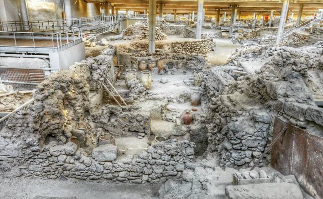 Akrotiri at Santorini: A day in the prehistoric life